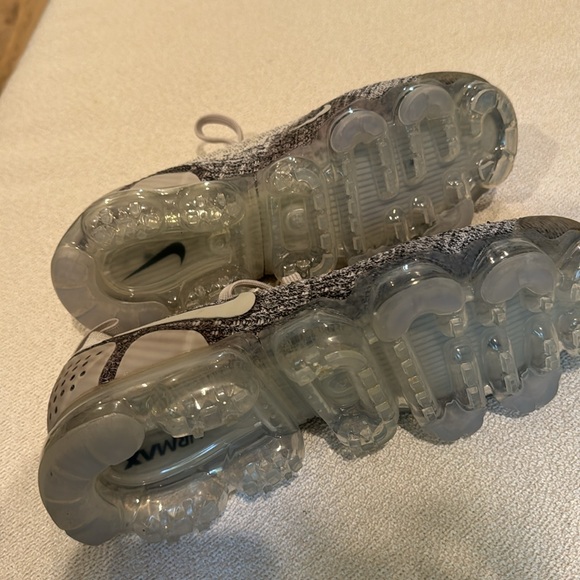 NWOT Women’s Vapormax Nike’s - Picture 2 of 5